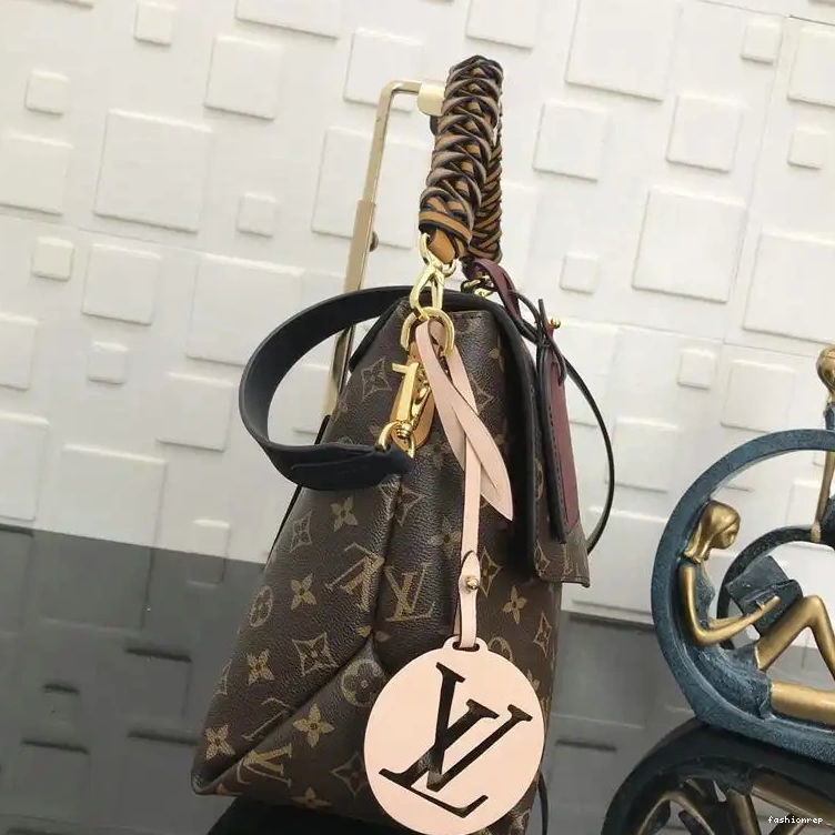 Fashionrepsfam ru LV Bags 19T1L0500 0520